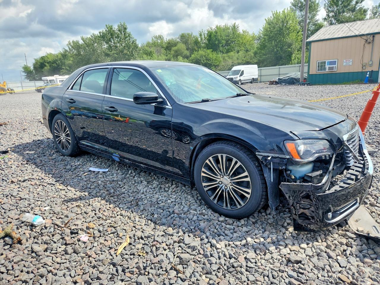 2C3CCAGT3DH744983 · 2013 CHRYSLER 300 · 4/12