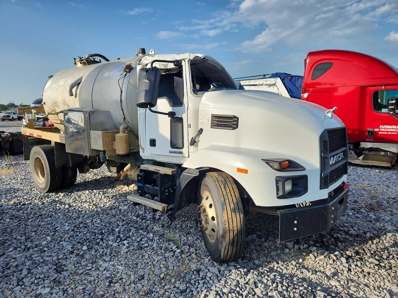 2023 MACK MD