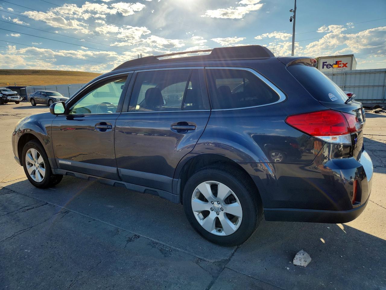 4S4BRCCC2B3317636 · 2011 SUBARU OUTBACK · 2/13