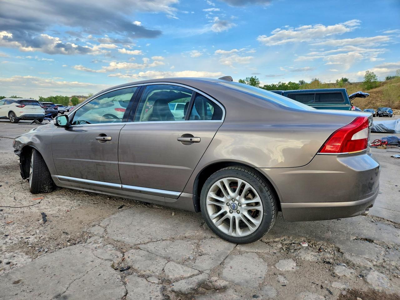 YV1AH852581061673 · 2008 VOLVO S80 · 2/13