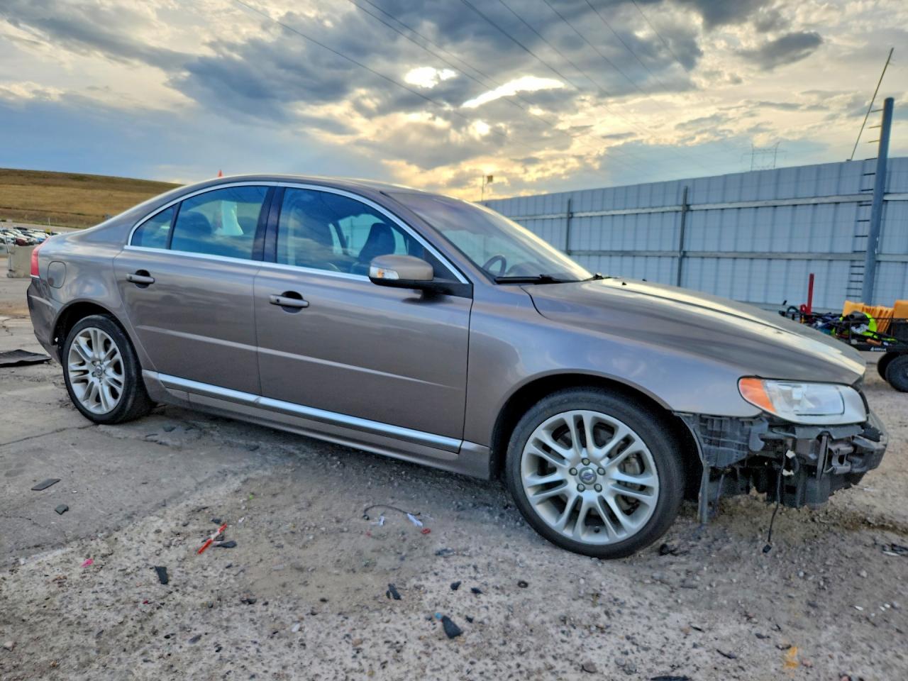 YV1AH852581061673 · 2008 VOLVO S80 · 4/13