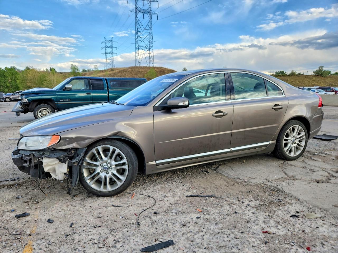 YV1AH852581061673 · 2008 VOLVO S80