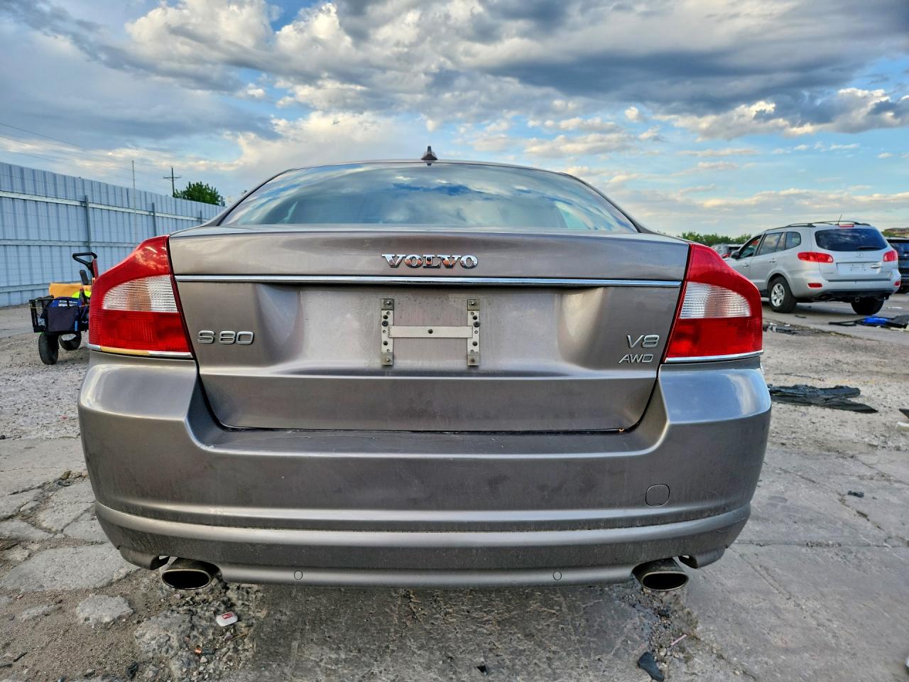 YV1AH852581061673 · 2008 VOLVO S80 · 6/13
