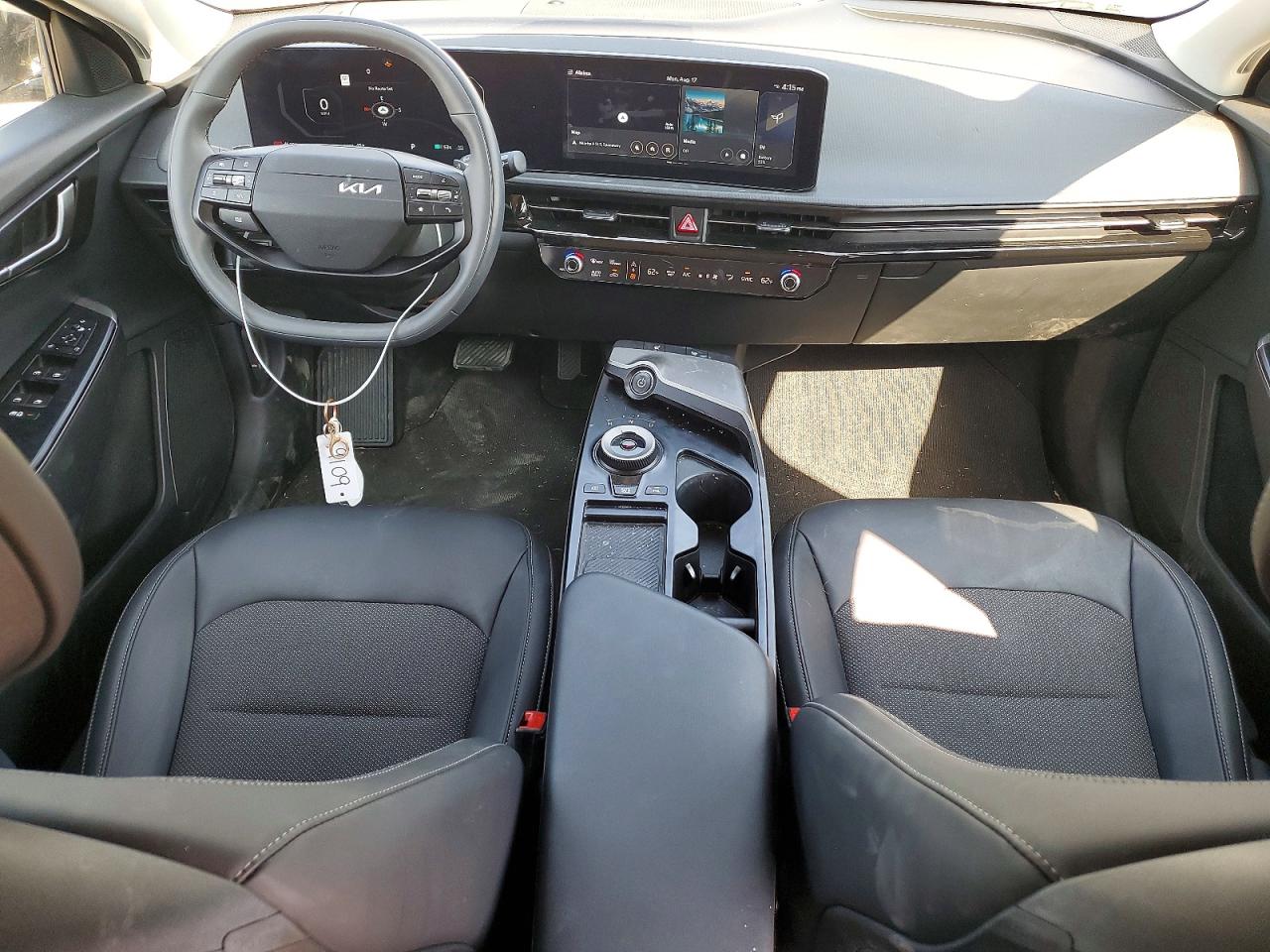 5XYC34JA5SG011883 · 2025 KIA EV6 · 8/13