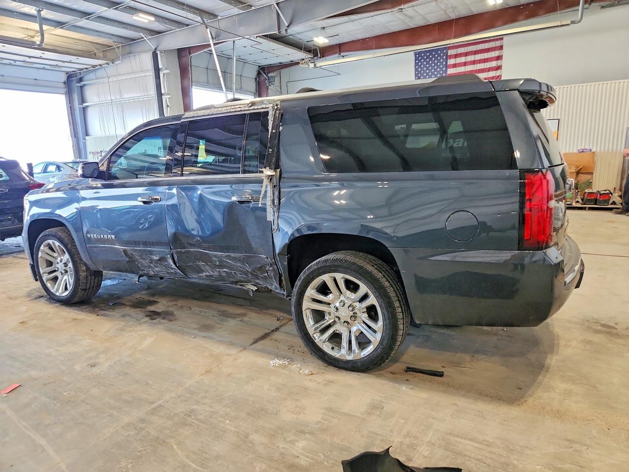 1GNSKJKJ9LR219996 · 2020 CHEVROLET SUBURBAN · 2/13