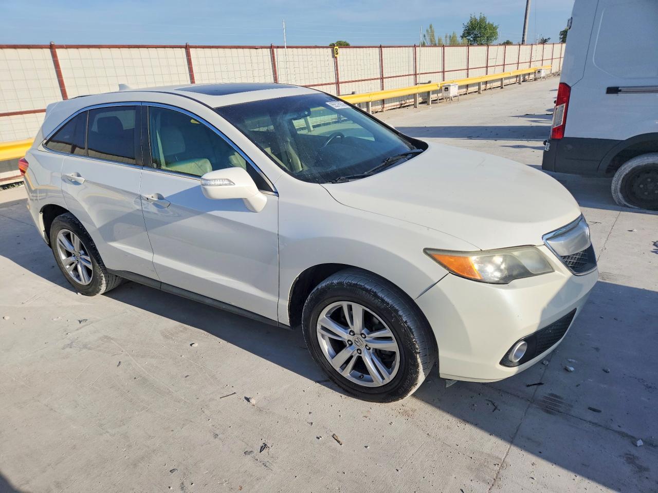 5J8TB3H52FL015584 · 2015 ACURA RDX · 4/13