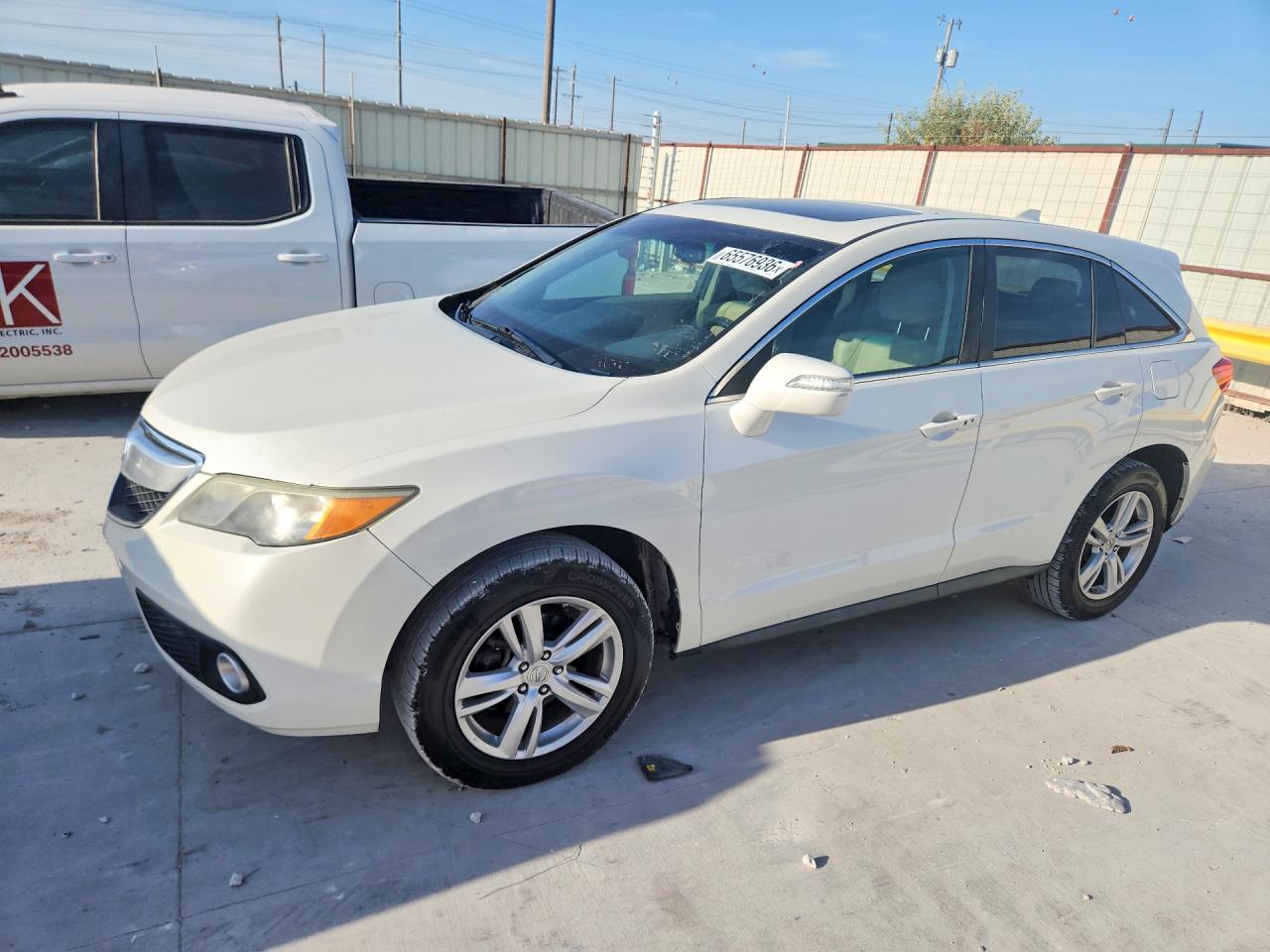 5J8TB3H52FL015584 · 2015 ACURA RDX