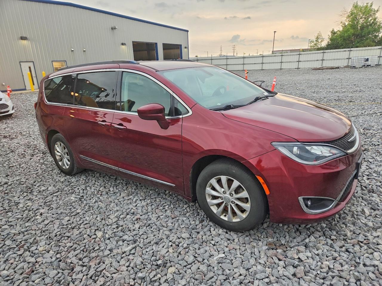 2C4RC1BG1HR553692 · 2017 CHRYSLER PACIFICA · 4/13