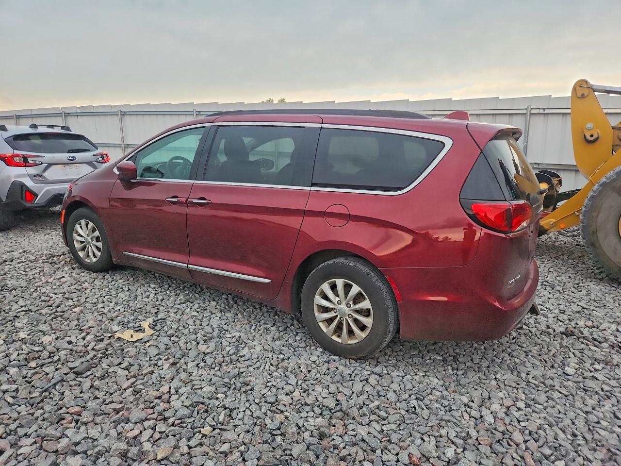 2C4RC1BG1HR553692 · 2017 CHRYSLER PACIFICA · 2/13