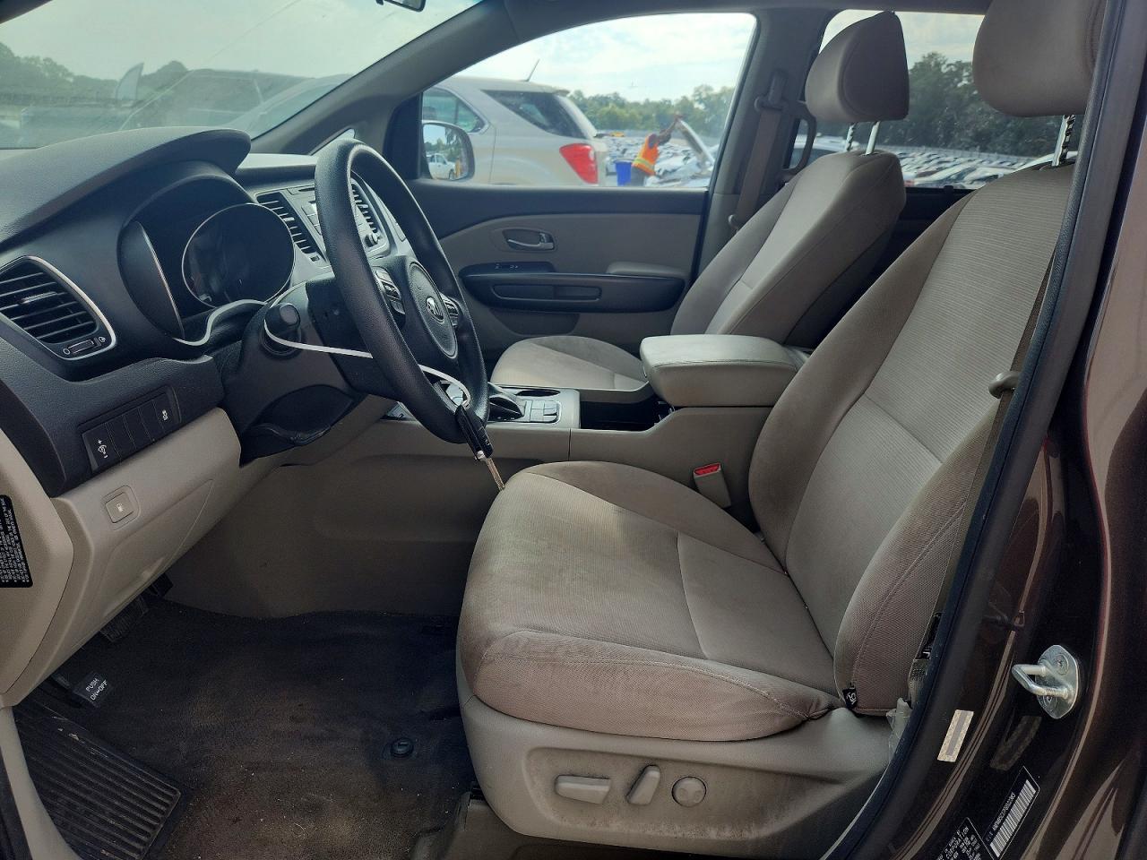 KNDMB5C17F6022385 · 2015 KIA SEDONA · 7/13