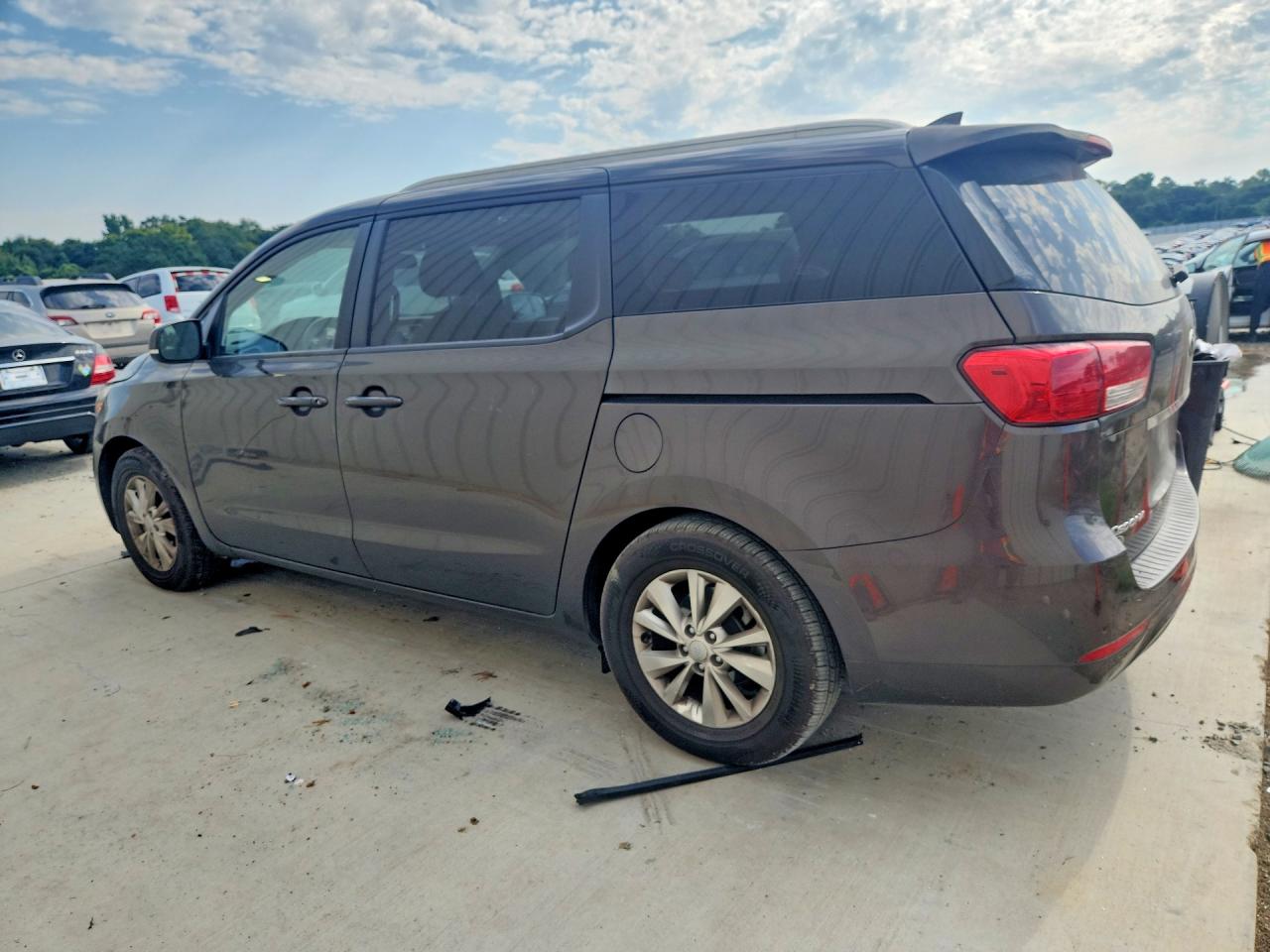 KNDMB5C17F6022385 · 2015 KIA SEDONA · 2/13