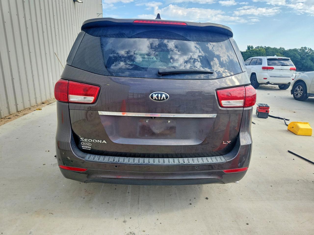 KNDMB5C17F6022385 · 2015 KIA SEDONA · 6/13