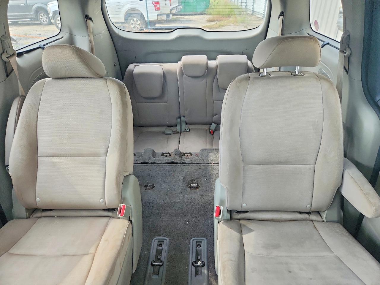 KNDMB5C17F6022385 · 2015 KIA SEDONA · 10/13