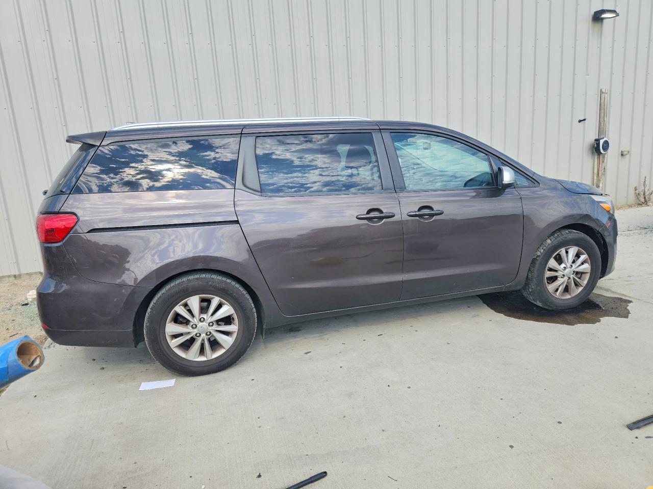 KNDMB5C17F6022385 · 2015 KIA SEDONA · 3/13