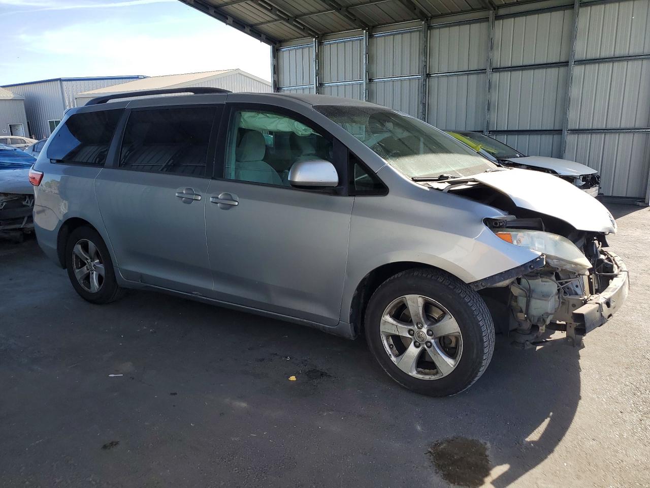 5TDKK3DC5FS559851 · 2015 TOYOTA SIENNA · 4/14
