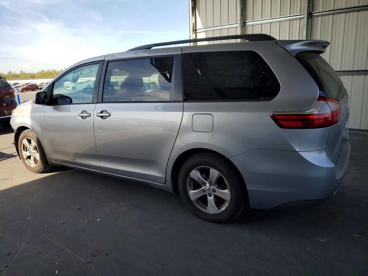 5TDKK3DC5FS559851 · 2015 TOYOTA SIENNA · 2/14