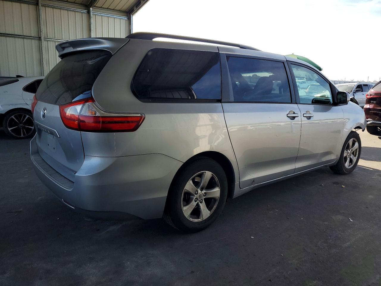 5TDKK3DC5FS559851 · 2015 TOYOTA SIENNA · 3/14