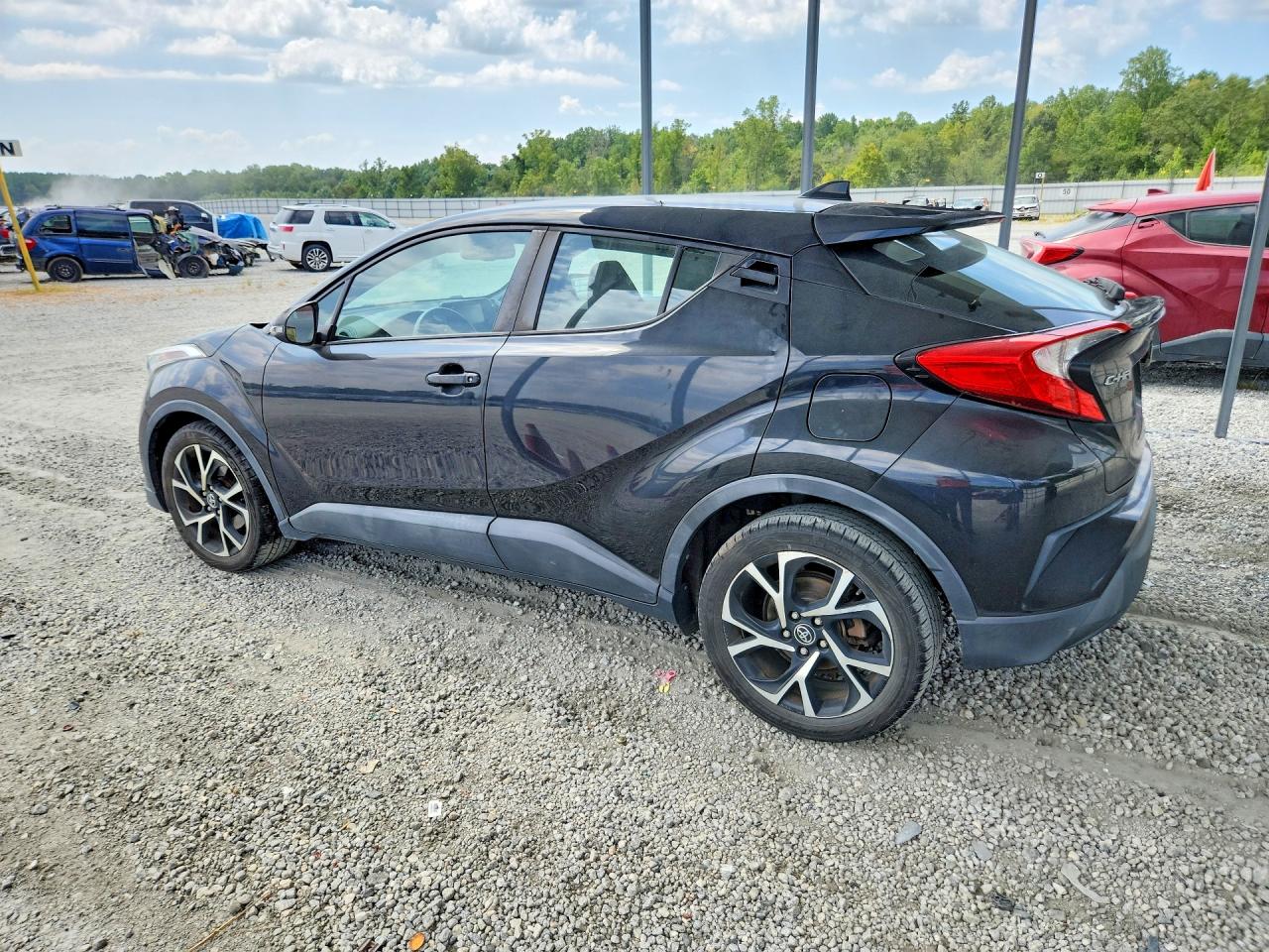 NMTKHMBX0JR005277 · 2018 TOYOTA C-HR · 2/12