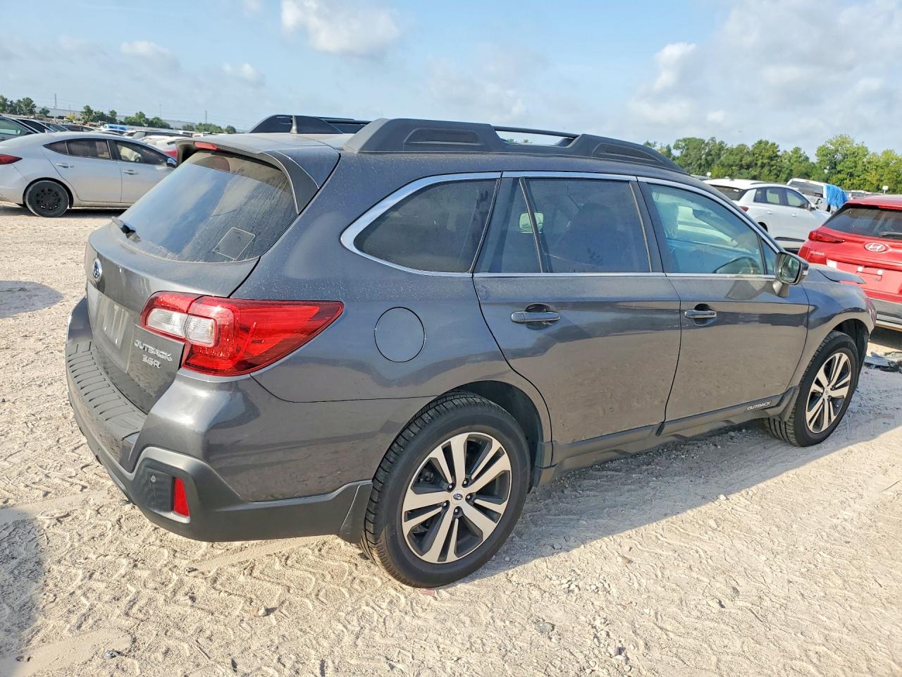 4S4BSENC9J3250447 · 2018 SUBARU OUTBACK · 3/14