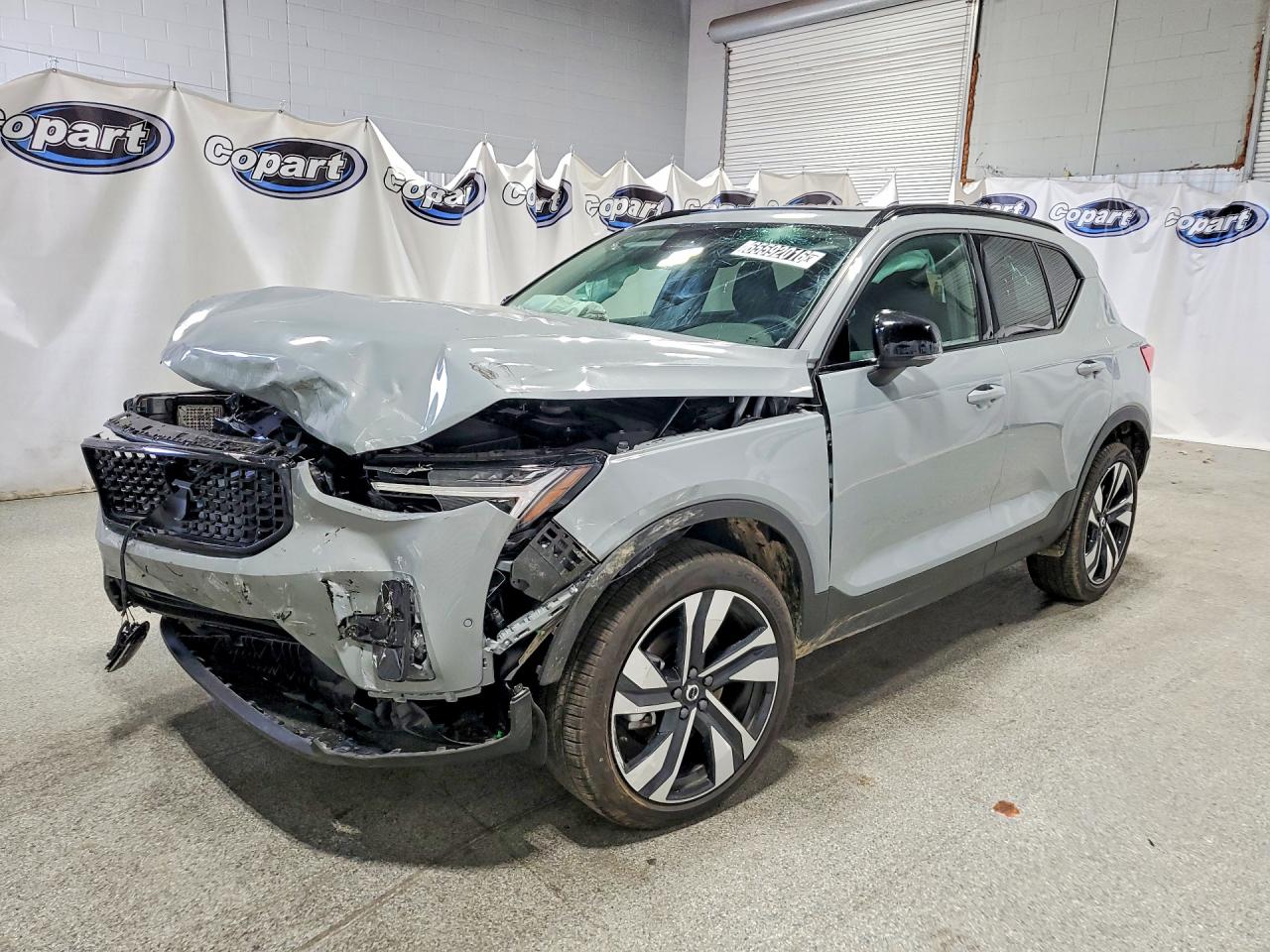 2026 VOLVO XC40