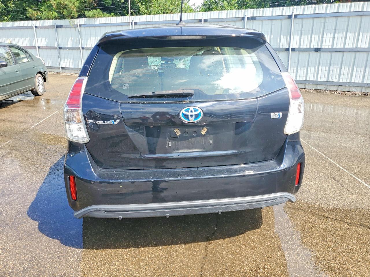 JTDZN3EUXFJ020510 · 2015 TOYOTA PRIUS V · 6/13