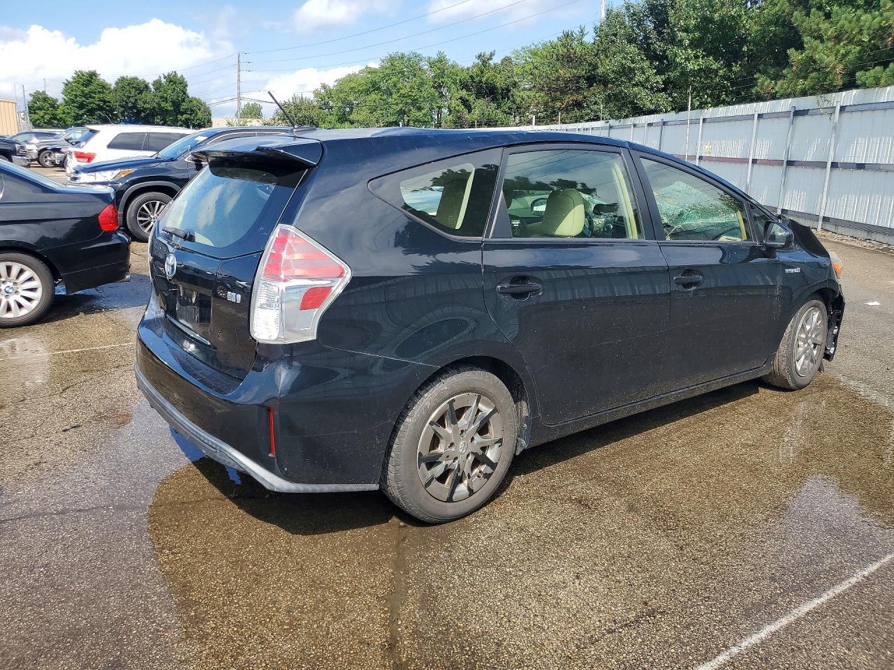 JTDZN3EUXFJ020510 · 2015 TOYOTA PRIUS V · 3/13
