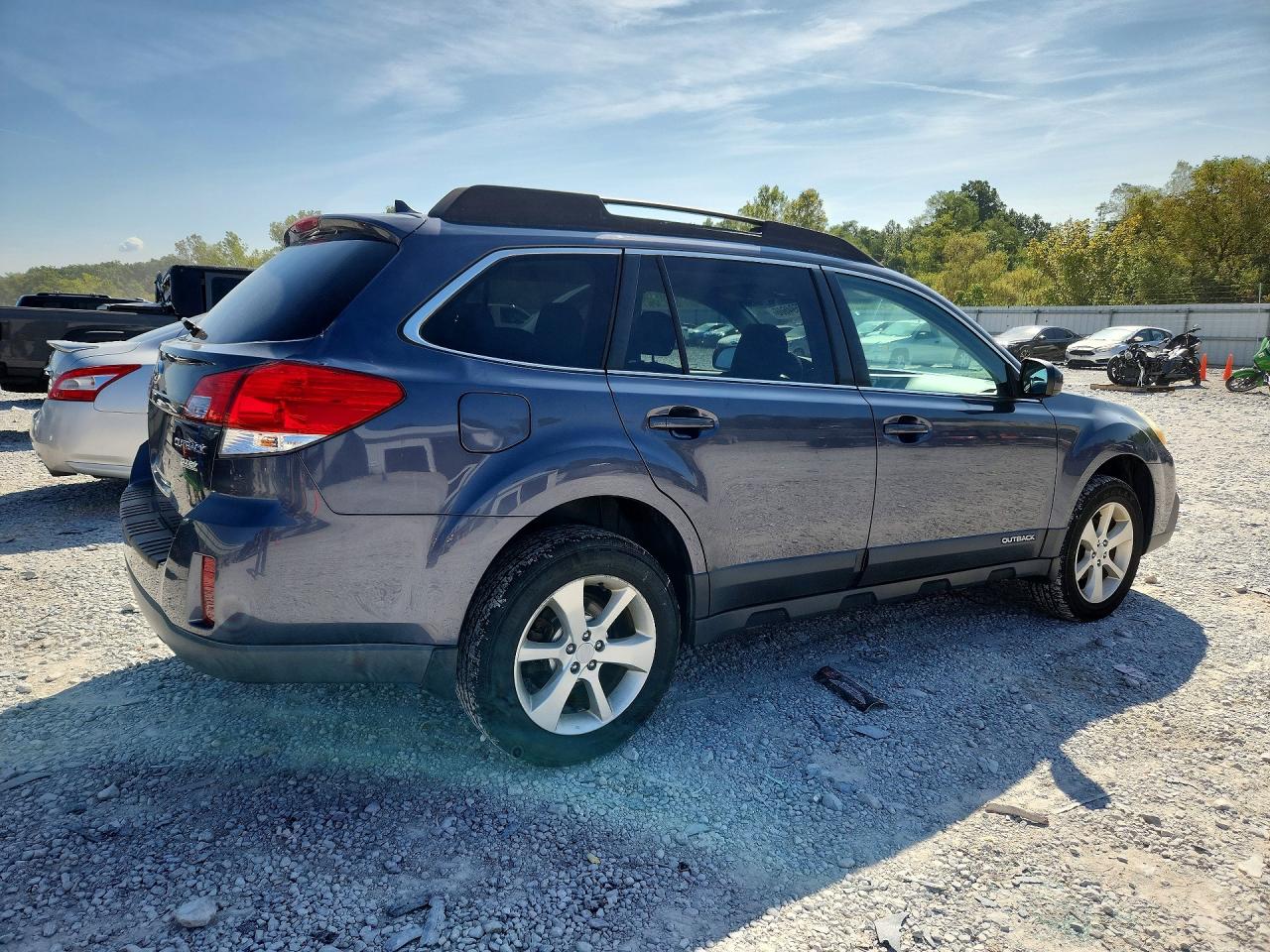4S4BRBCC8E3245940 · 2014 SUBARU OUTBACK · 3/13