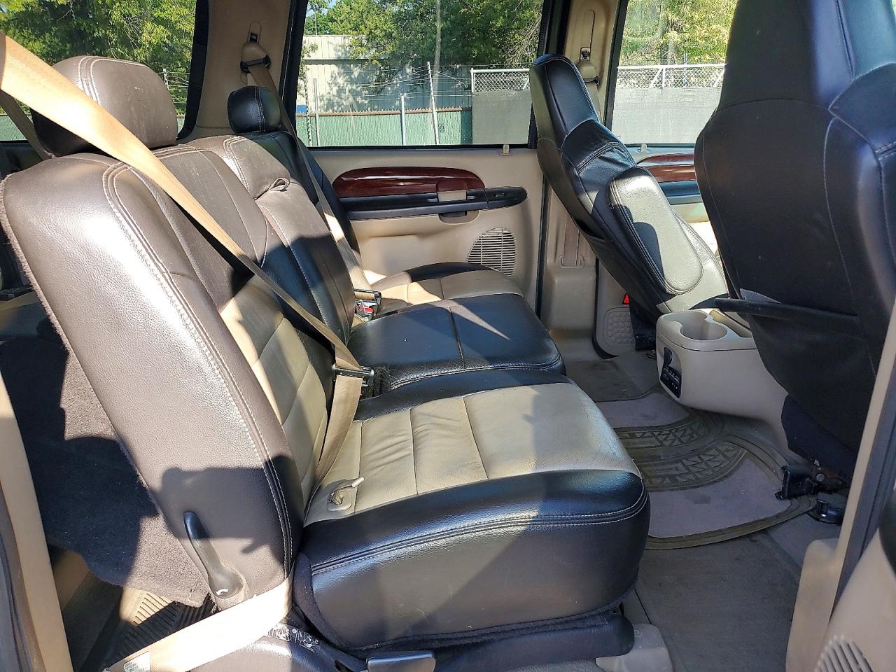 1FMSU45P95EB92468 · 2005 FORD EXCURSION · 10/12