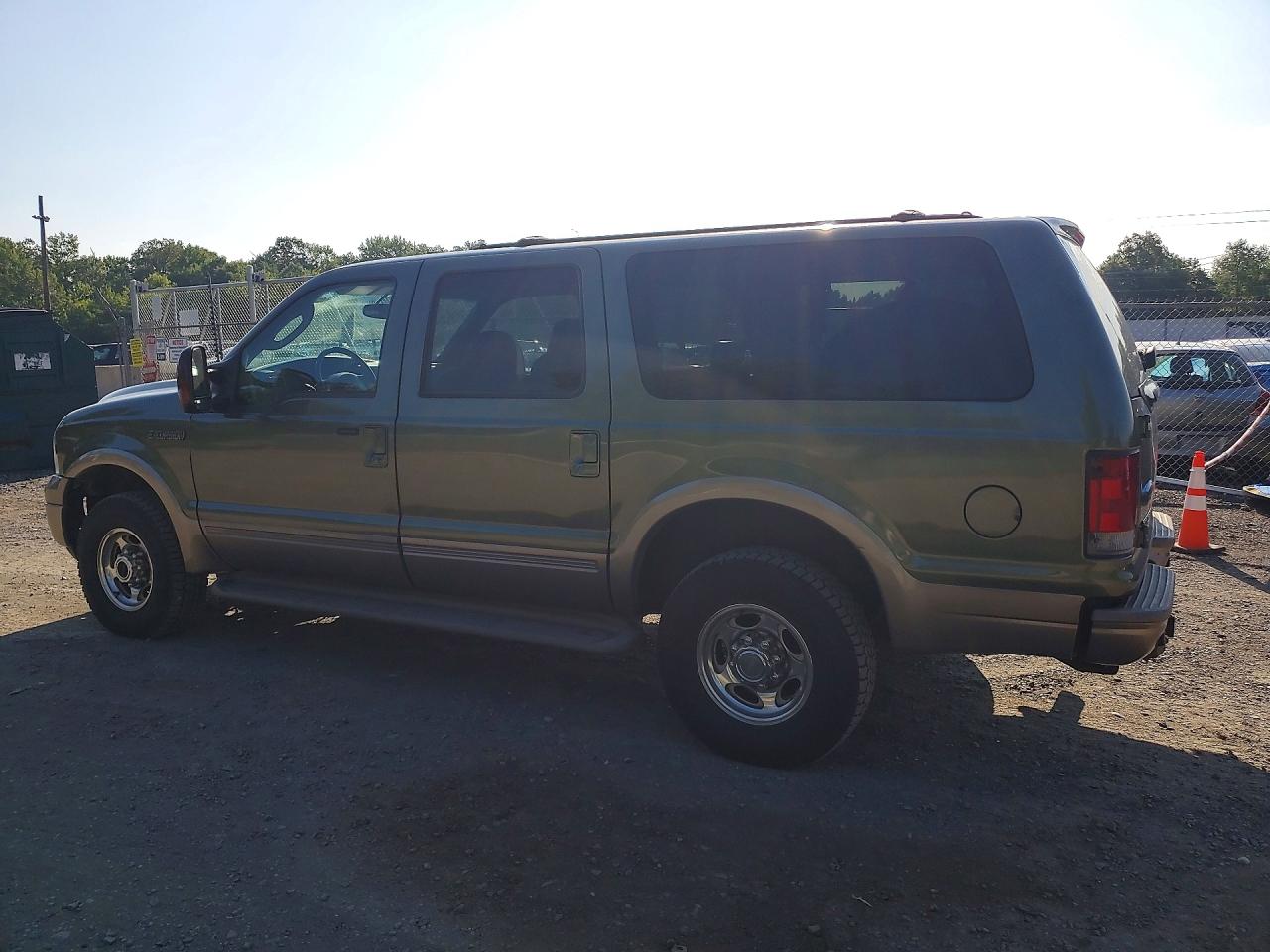 1FMSU45P95EB92468 · 2005 FORD EXCURSION · 2/12