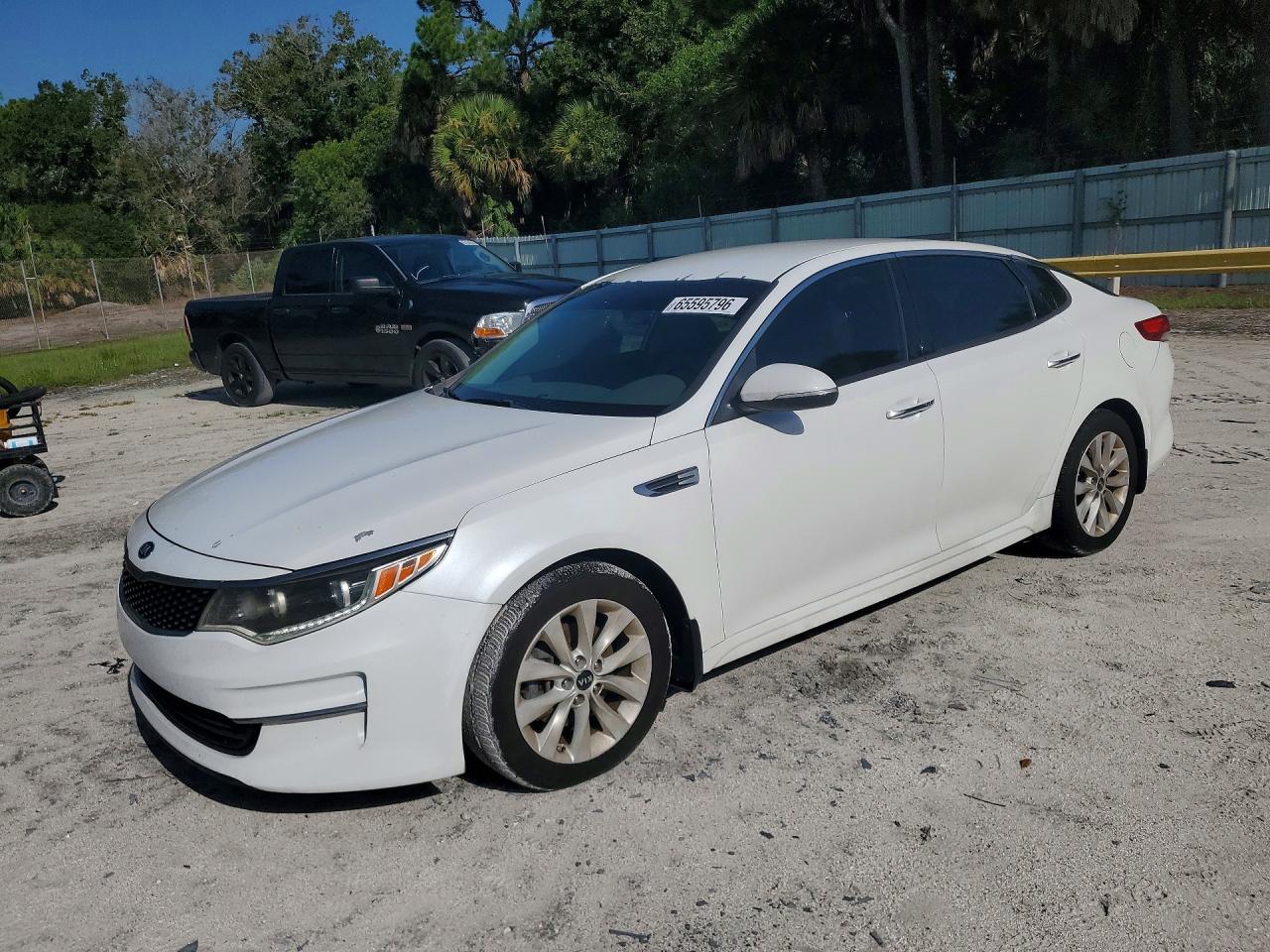5XXGU4L30HG163712 · 2017 KIA OPTIMA