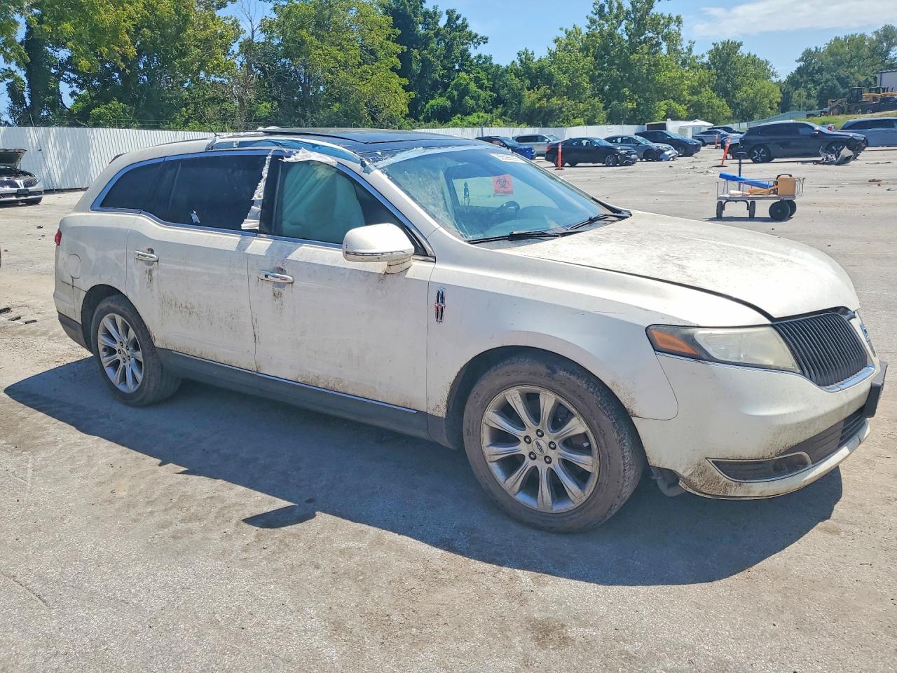 2LMHJ5AT5DBL51562 · 2013 LINCOLN MKT · 4/12