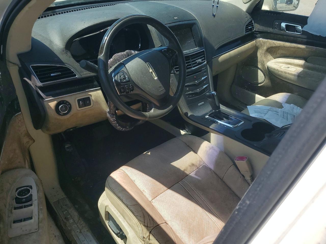 2LMHJ5AT5DBL51562 · 2013 LINCOLN MKT · 8/12