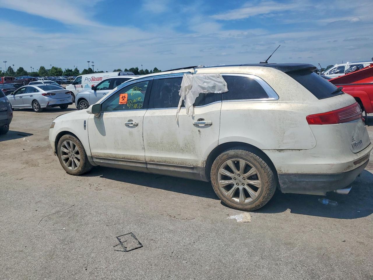 2LMHJ5AT5DBL51562 · 2013 LINCOLN MKT · 2/12