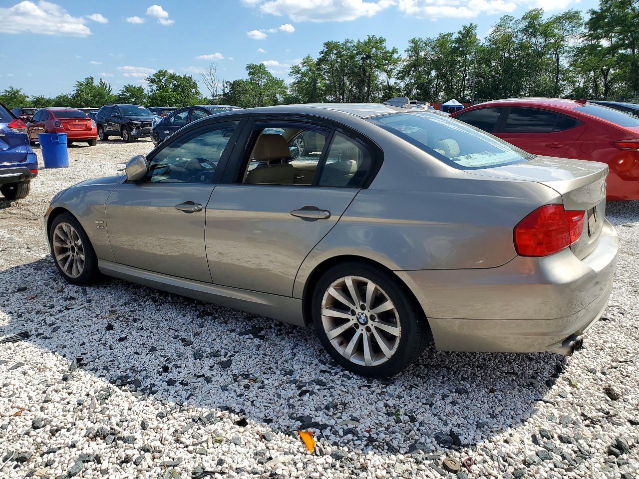 WBAPK535X9A511569 · 2009 BMW 328 · 2/12