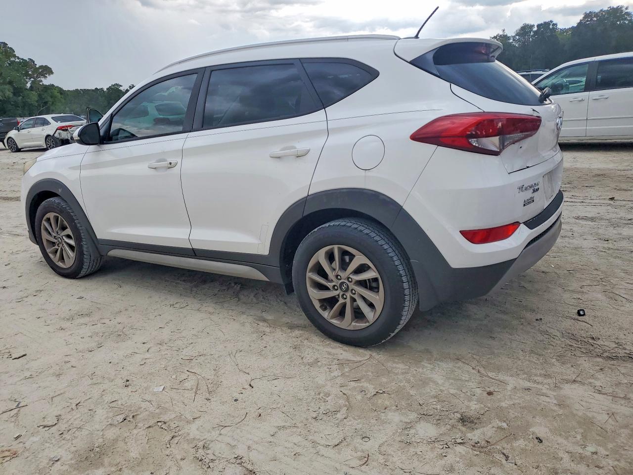 KM8J33A20HU272853 · 2017 HYUNDAI TUCSON · 2/13
