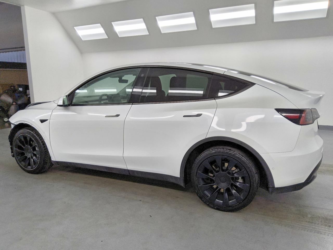 7SAYGDEE7NF480897 · 2022 TESLA MODEL Y · 2/14