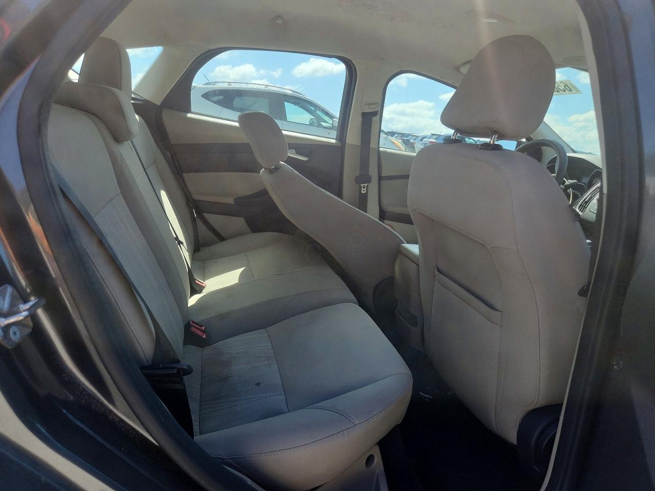 1FADP3K25GL371019 · 2016 FORD FOCUS · 10/12