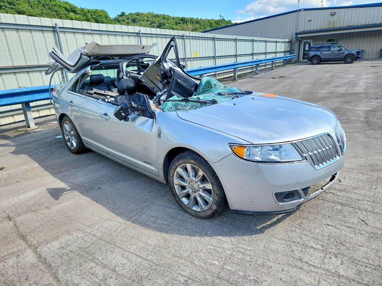 3LNDL2L38BR600032 · 2011 LINCOLN MKZ · 4/12