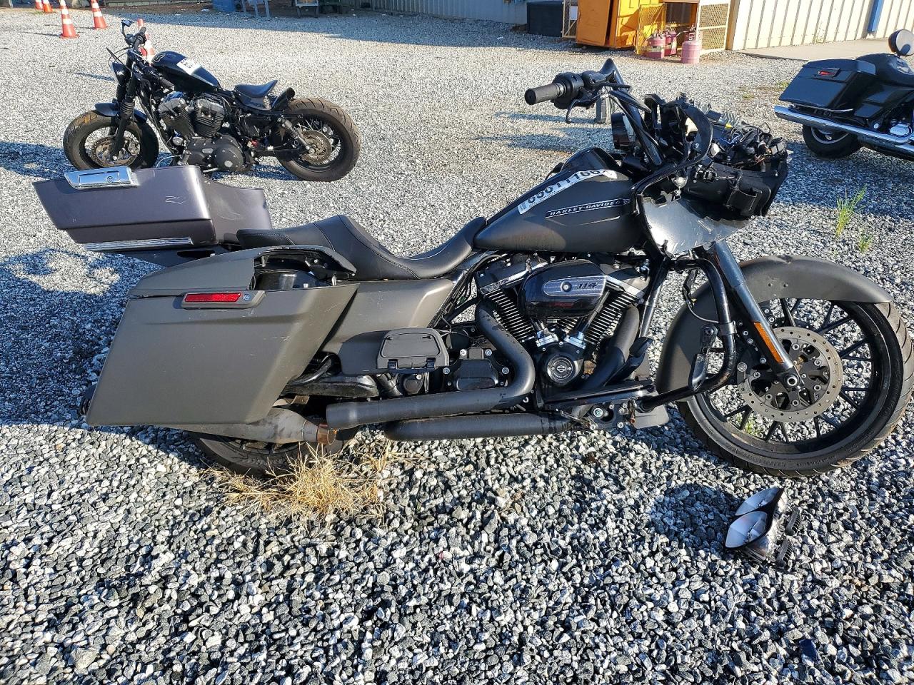 1HD1KTP18KB666933 · 2019 HARLEY-DAVIDSON FLTRXS