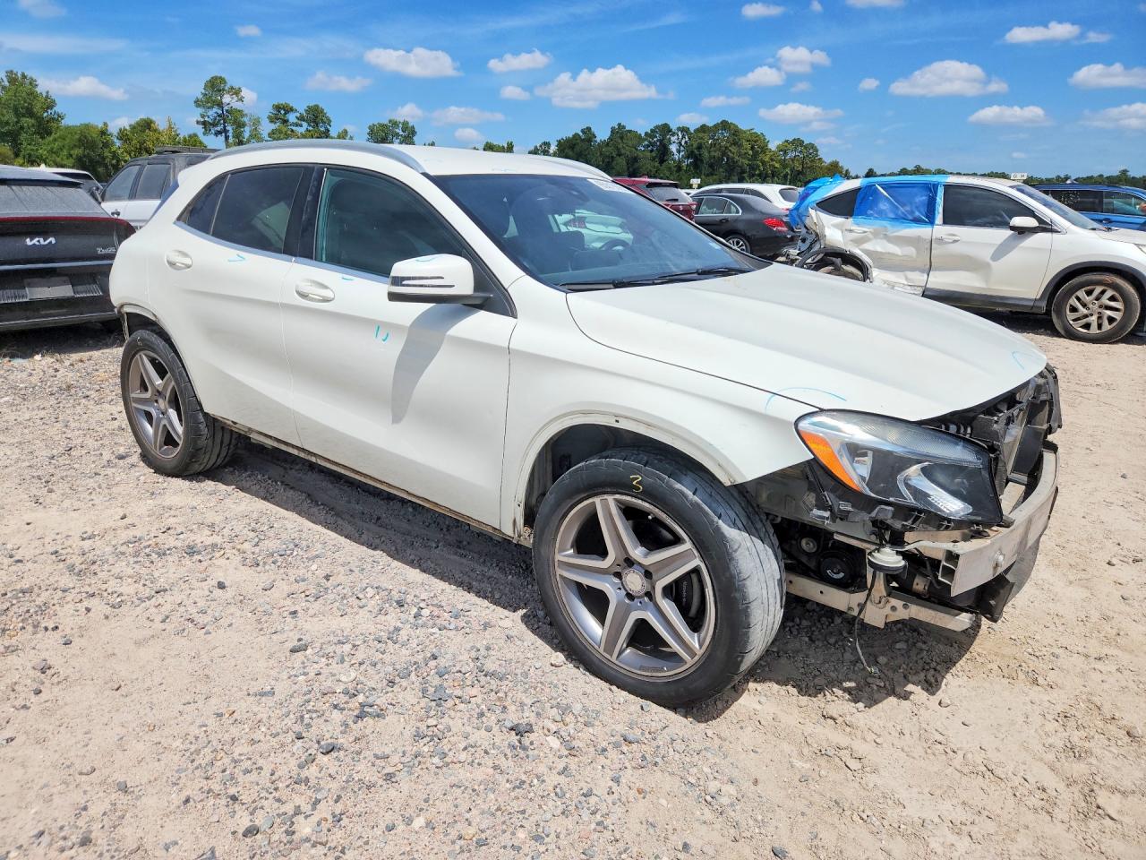 WDCTG4GB4GJ249102 · 2016 MERCEDES-BENZ GLA · 4/14