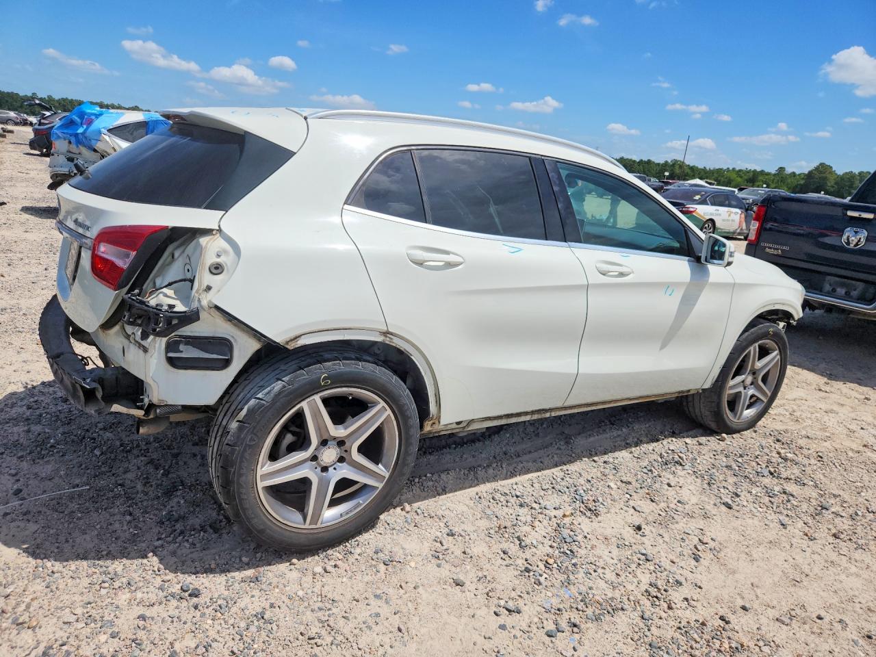 WDCTG4GB4GJ249102 · 2016 MERCEDES-BENZ GLA · 3/14