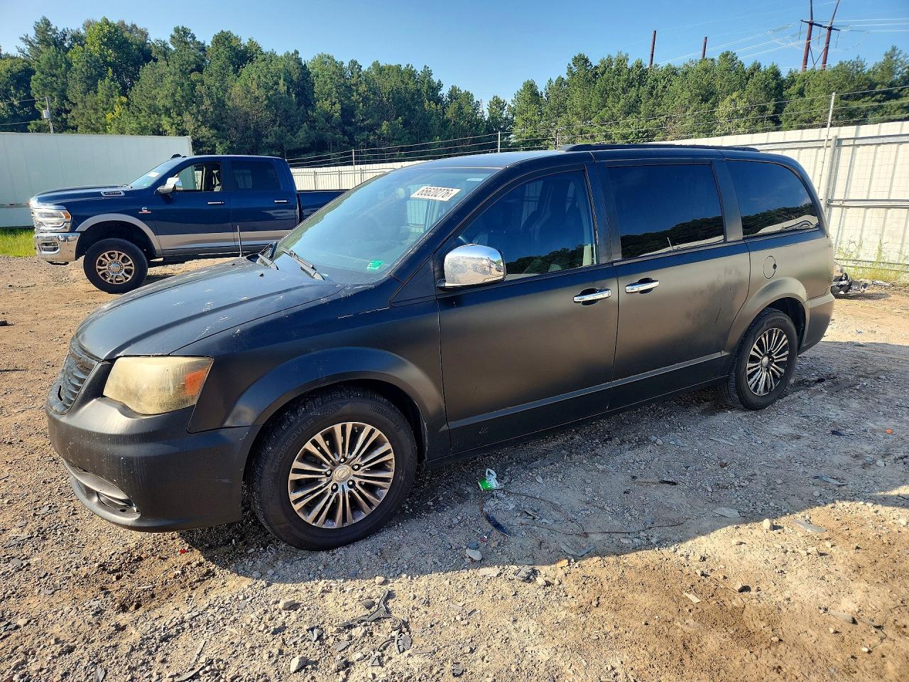 2A4RR8DG0BR609255 · 2011 CHRYSLER TOWN & COUNTRY
