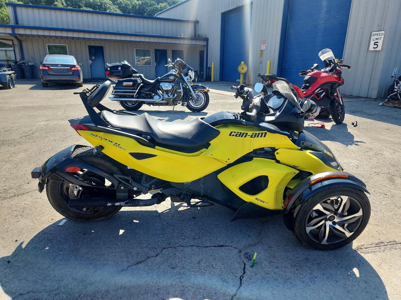 2BXNABC11EV000029 · 2014 CAN-AM SPYDER ROADSTER