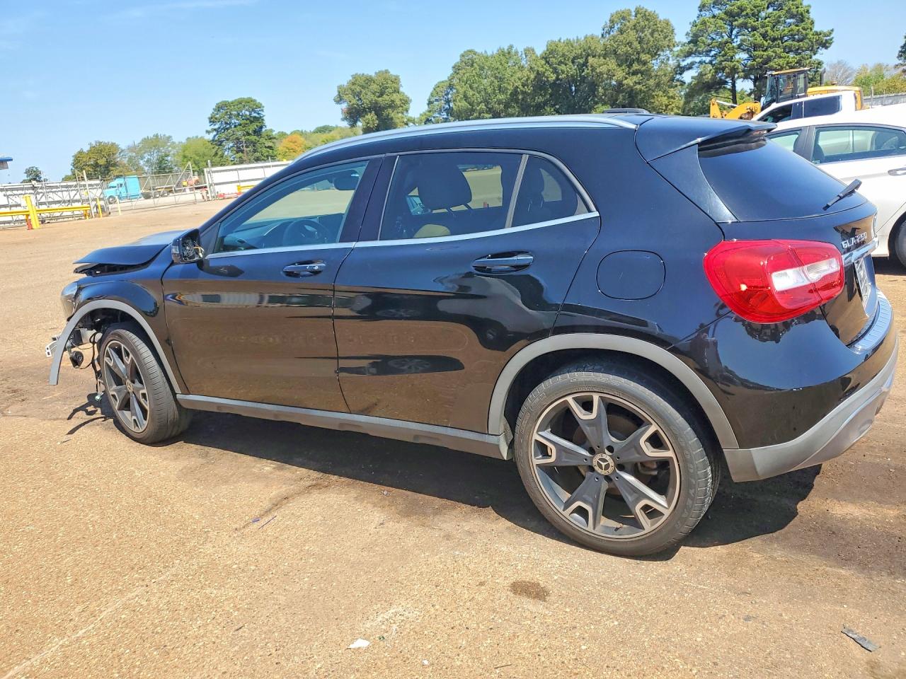 WDCTG4EB2JJ407592 · 2018 MERCEDES-BENZ GLA · 2/13
