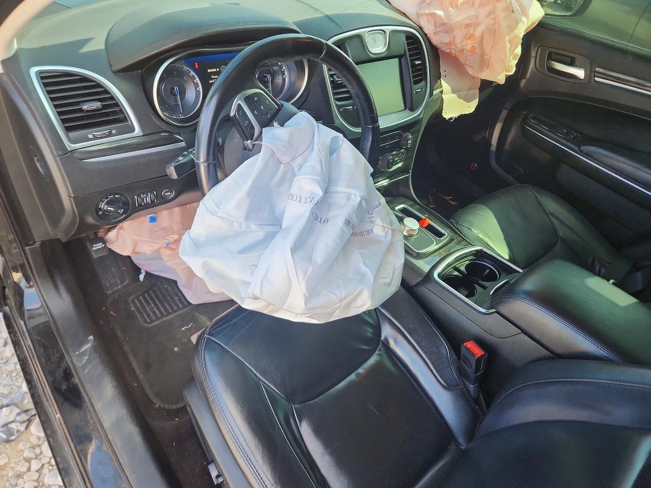 2C3CCARG6GH262044 · 2016 CHRYSLER 300 · 8/12