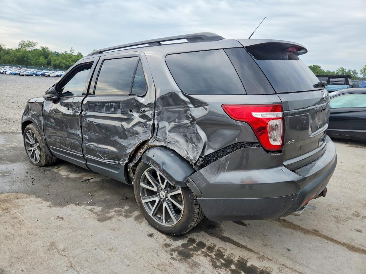 1FM5K8D88FGA96101 · 2015 FORD EXPLORER · 2/13