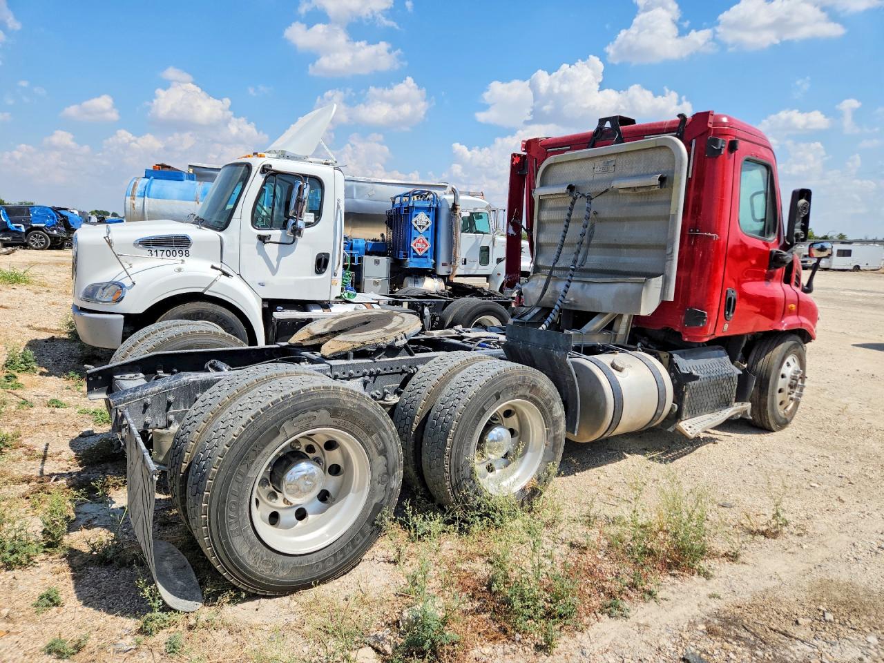 3AKJGBDVXFSGJ9861 · 2015 FREIGHTLINER CASCADIA · 3/12