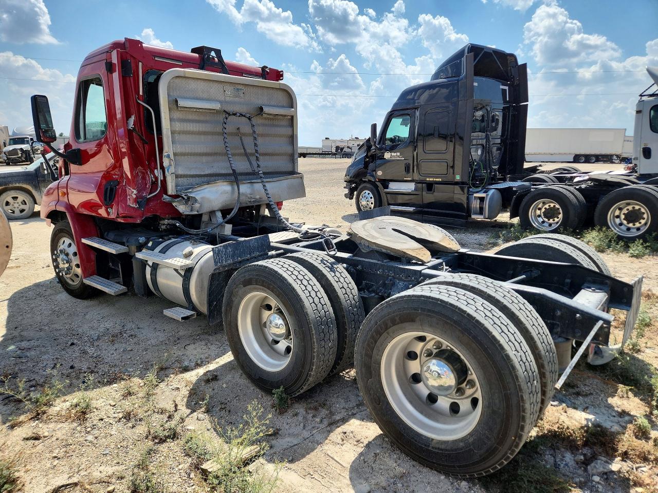 3AKJGBDVXFSGJ9861 · 2015 FREIGHTLINER CASCADIA · 2/12