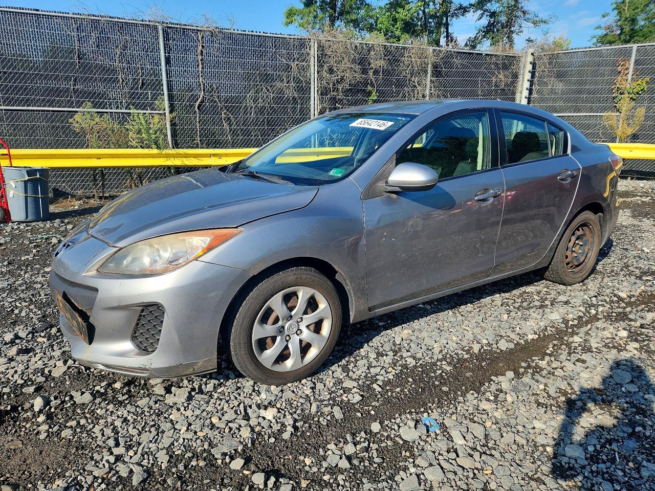 JM1BL1TF2D1730563 · 2013 MAZDA 3