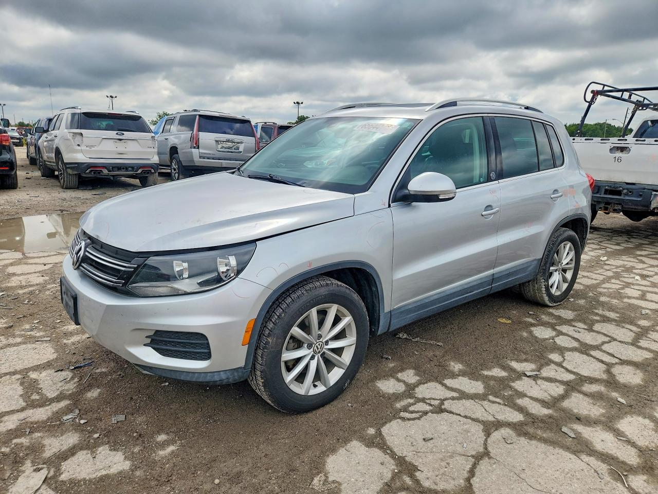 WVGRV7AXXHK022032 · 2017 VOLKSWAGEN TIGUAN